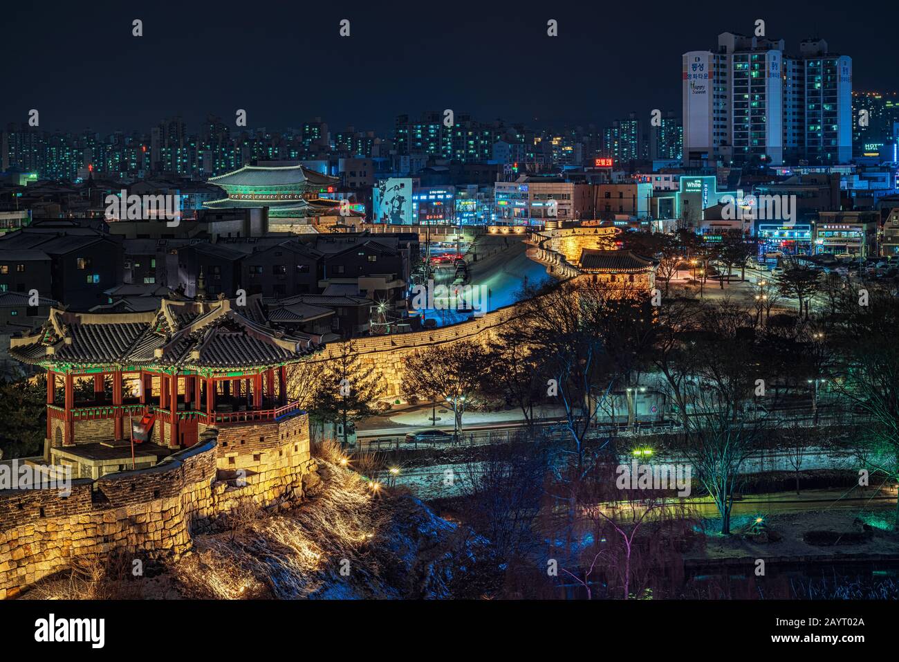 Seoul, Corea del Sud - 16 FEBBRAIO 2020: La Fortezza di Hwaseong, costruita tra il 1794 e il 1796, si trova subito a sud di Seoul. La parete perimetrale può essere facilmente percorsa a piedi, Foto Stock