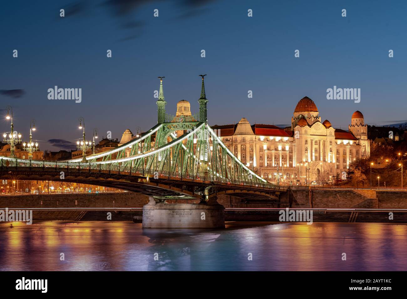 Europa Ungheria Budapest Paesaggio Urbano. Ponte Liberty. Piazza Gellert. Albergo. Spa. Bagno Termale. Danubio Foto Stock
