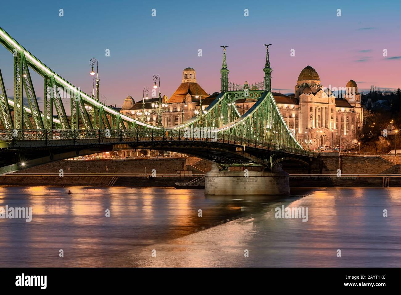 Europa Ungheria Budapest Paesaggio Urbano. Ponte Liberty. Piazza Gellert. Albergo. Spa. Bagno Termale. Danubio Foto Stock
