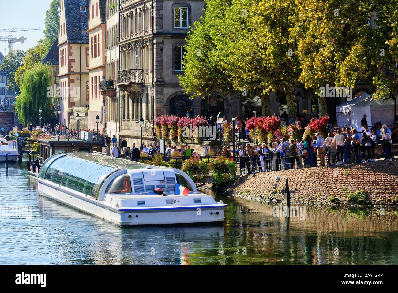 Paesaggio urbano di Strasburgo e del fiume Ill nel mese di ottobre, viaggiare in Europa, Foto Stock