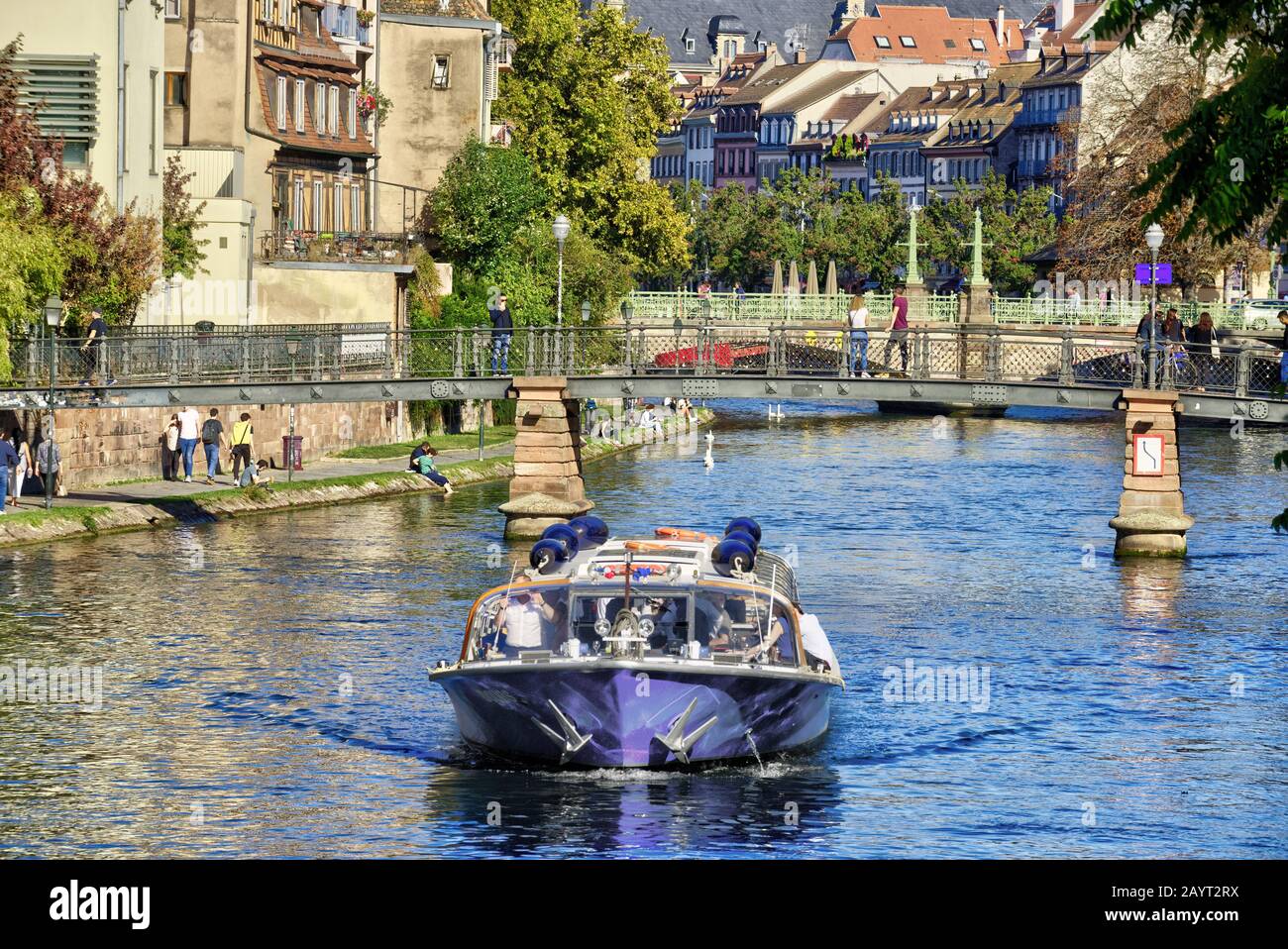Paesaggio urbano di Strasburgo e del fiume Ill nel mese di ottobre, viaggiare in Europa, Foto Stock