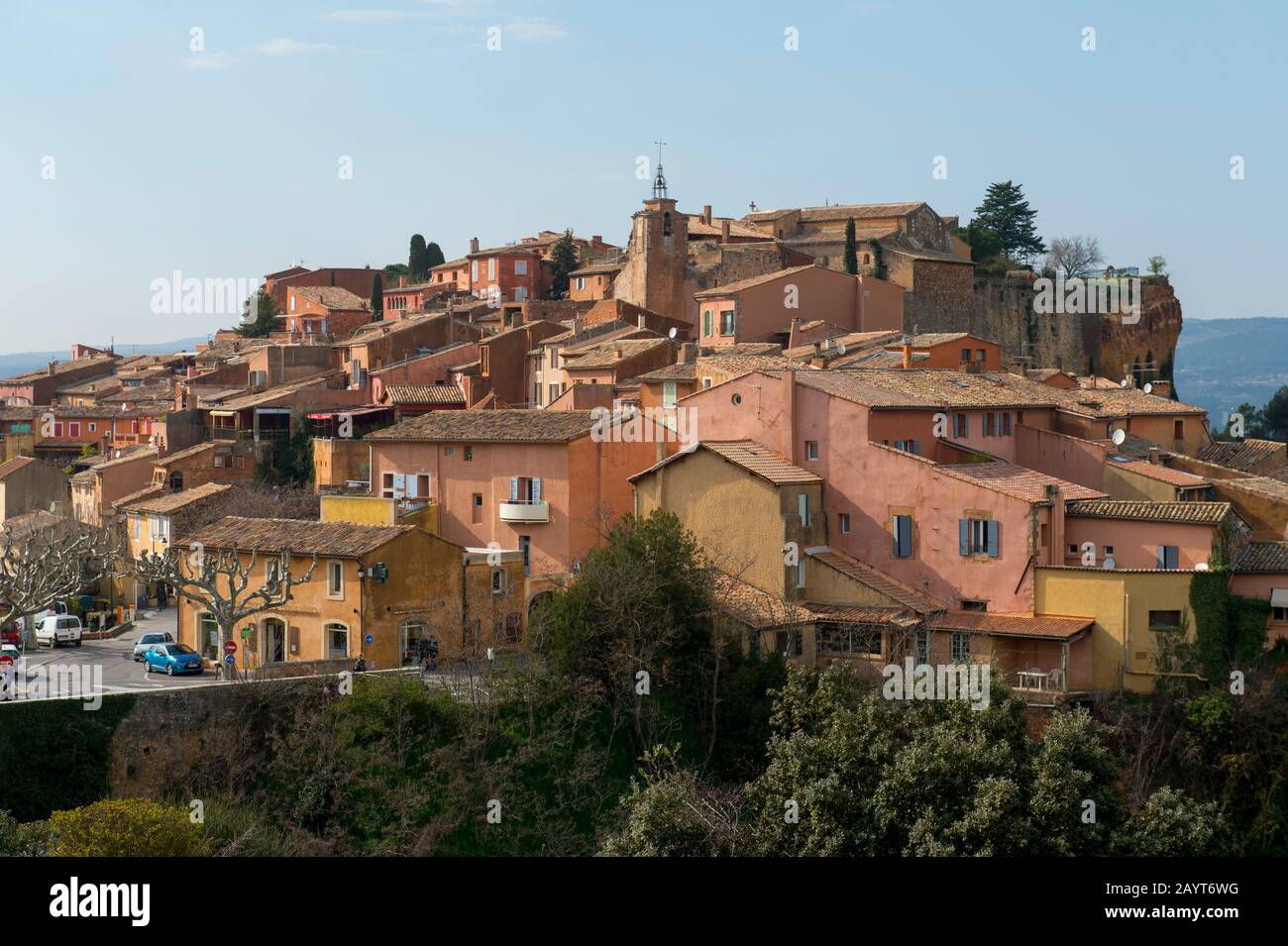 Una vista del villaggio di Roussillon nel Luberon, Provenza-Alpi-Côte Azzurra nella Francia sud-orientale. Foto Stock