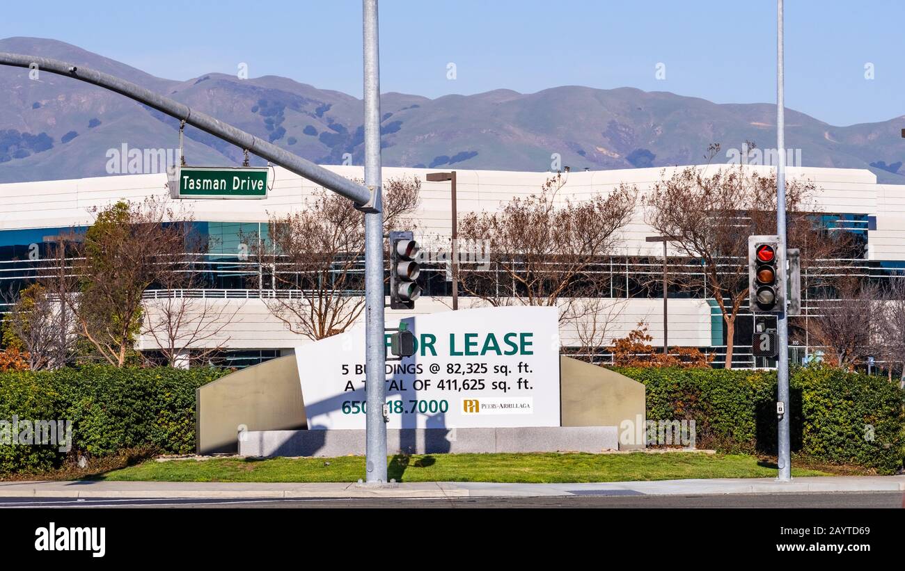14 febbraio 2020 Milpitas / CA / USA - Ex EDIFICI OCCUPATI DA CISCO disponibili per il leasing in Silicon Valley; CISCO Systems ha venduto o liberato diversi edifici Foto Stock
