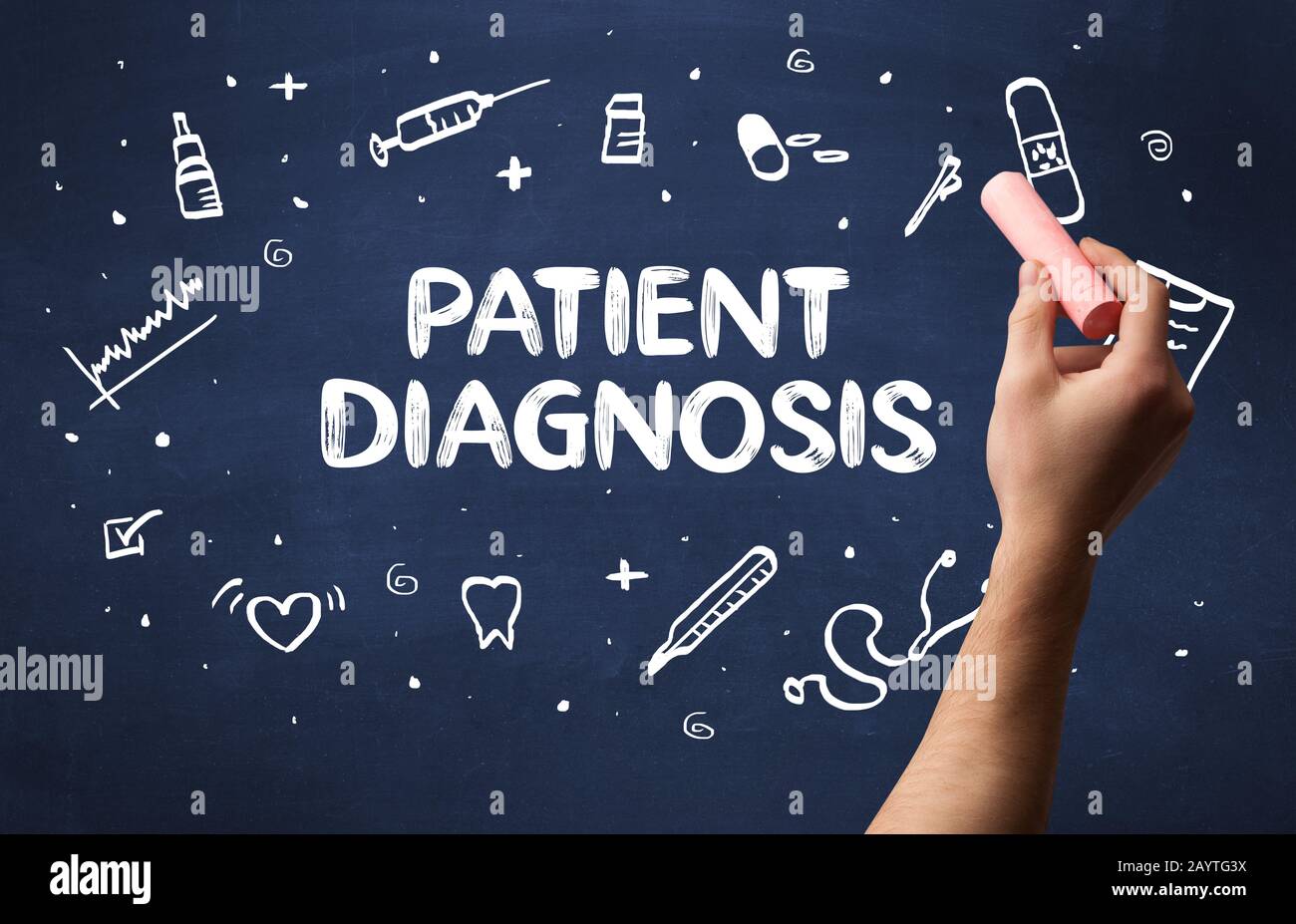 Disegno a mano la diagnosi del paziente iscrizione con gesso bianco sulla lavagna, concetto medico Foto Stock