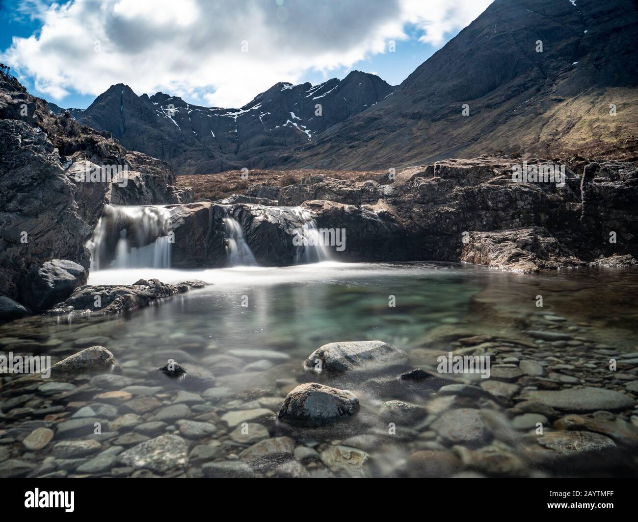 Le Fairy Piscine cascate e piscine sull'Isola di Skye, Scozia, Regno Unito. Foto Stock