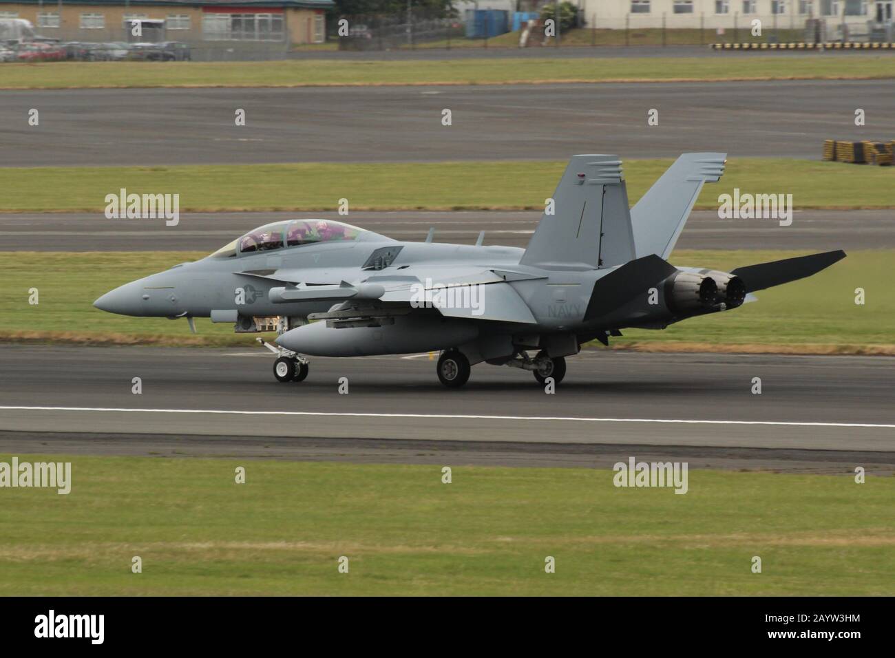 169215, un Boeing EA-18G Growler gestito dalla Marina degli Stati Uniti, all'aeroporto internazionale Prestwick di Ayrshire. Foto Stock