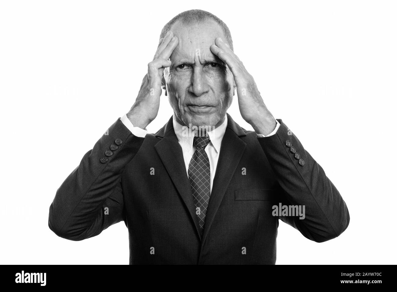 Ritratto di uomo d'affari anziano stressato che ha mal di testa Foto Stock