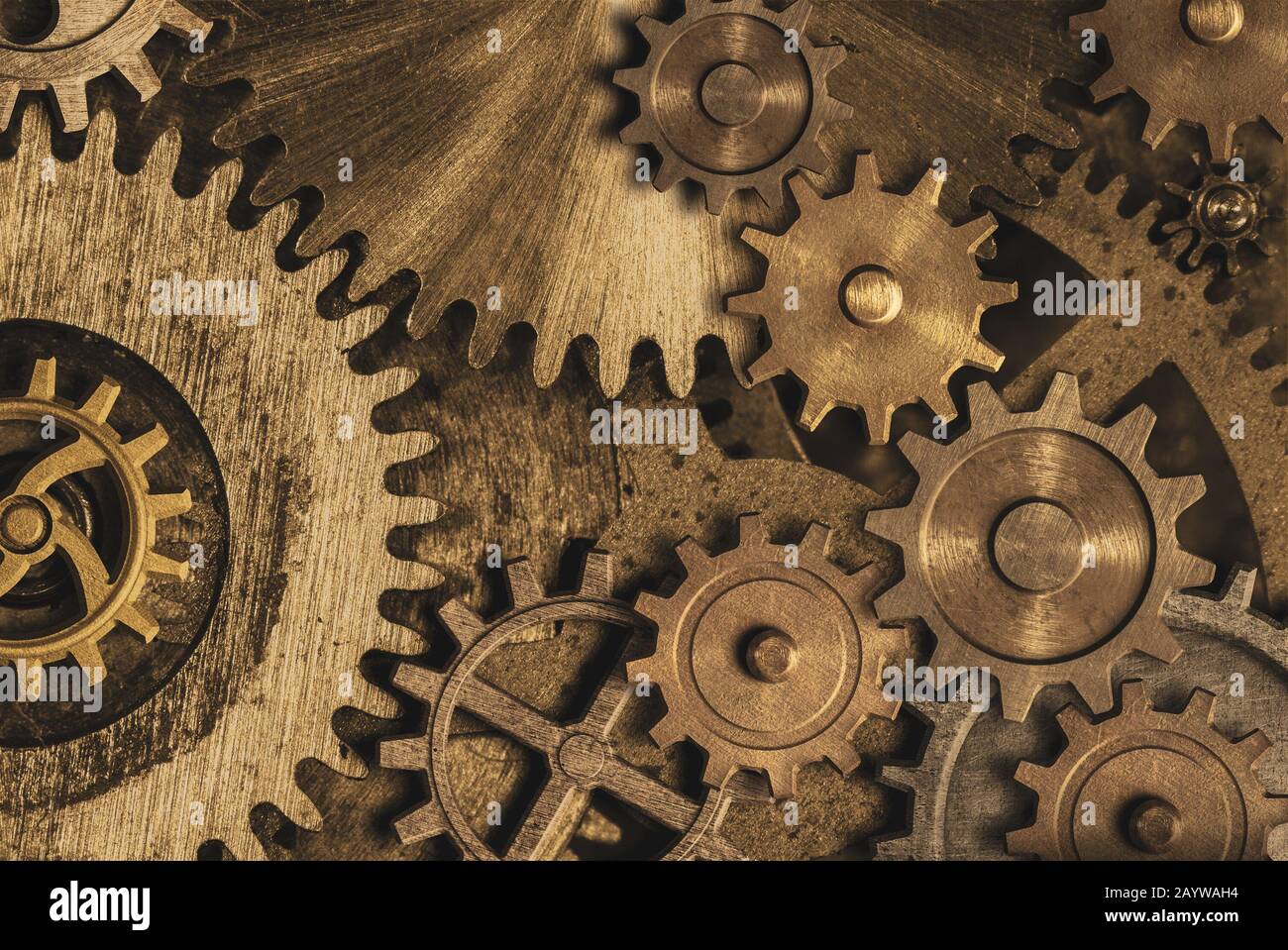 Vecchi ingranaggi e meccanismo dell'orologio a ingranaggi. Supporti misti. figura 3d. Foto Stock