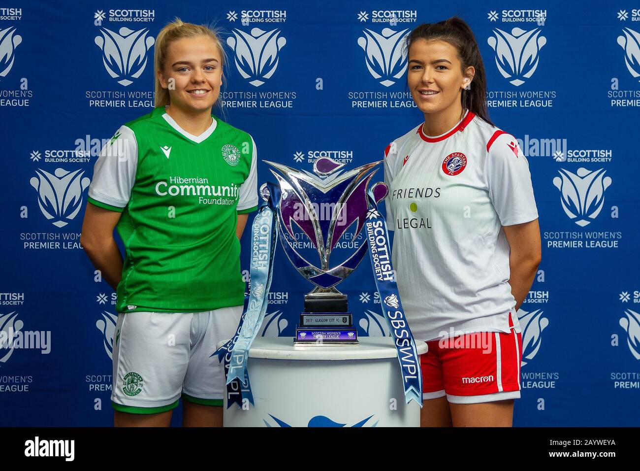 Glasgow, Regno Unito. 17th Feb 2020. Mariel Kaney, Cuore Di Midlothian & Simone Mcmahon Di Spartans Fc Donne Durante La Scottish Building Society Scottish Women'S Premier League Season Launch Event Presso Lo Stadio Nazionale, Hampden Park, Glasgow, Lunedì 17th Febbraio 2020 | Credit Colin Poultney/Alamy Live News Foto Stock