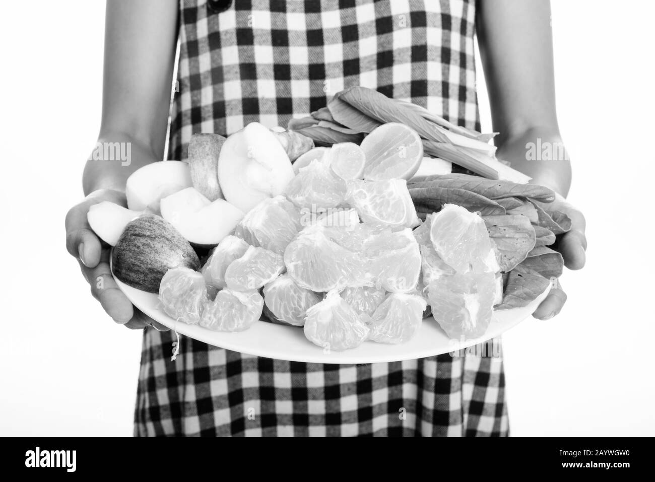 Donna che detiene diversi tipi di frutta e verdura come sano stile di vita concetto Foto Stock