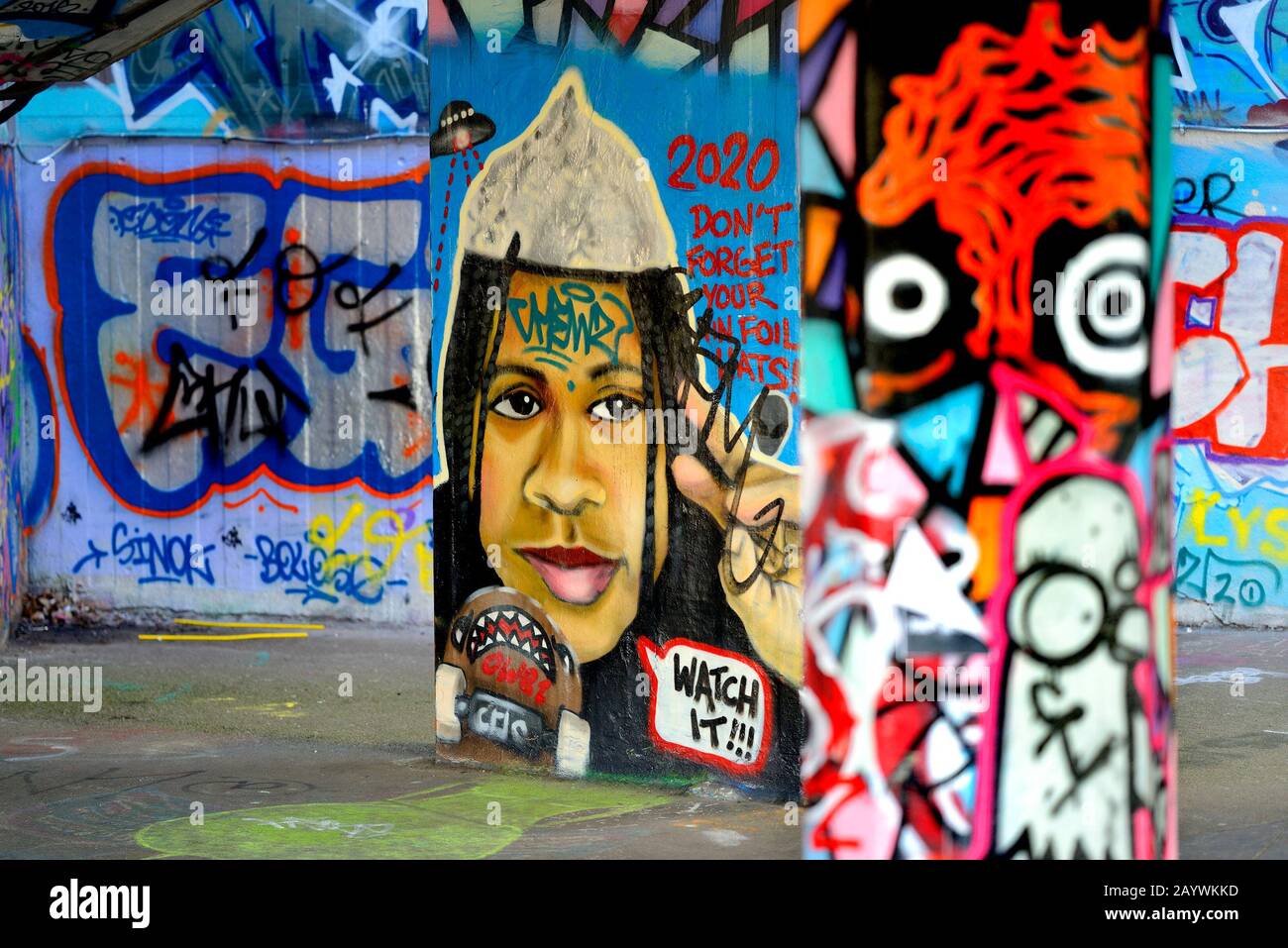 Londra, Inghilterra, Regno Unito. Graffiti in Undercroft, sotto il Teatro Nazionale sulla sponda Sud Foto Stock