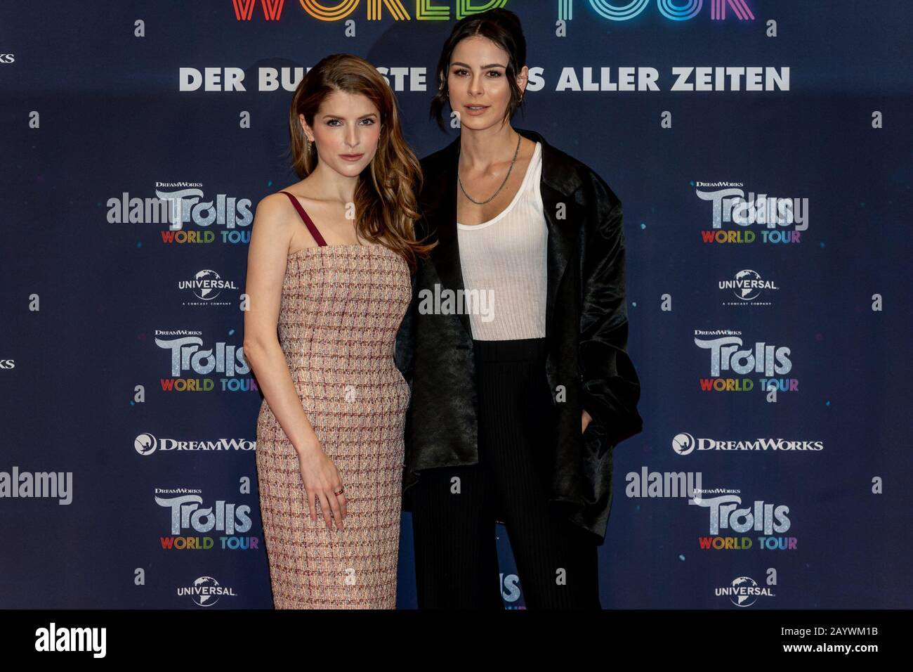 Berlino, Germania. 17th Feb, 2020. 17.02.2020, Anna Kendrick e Lena Meyer-Landrut alla fotocellula per il film Trolls World Tour al Waldorf Astoria Hotel di Berlino. Il nuovo film animato di DreamWorks Animation, distribuito da Universal Pictures International Germany, sarà lanciato a livello nazionale il 23 aprile 2020 nei cinema tedeschi. | utilizzo nel mondo credito: DPA Picture Alliance/Alamy Live News Foto Stock