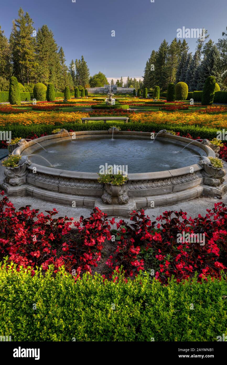 Il Duncan Garden, un classico giardino in stile rinascimentale europeo nel sistema del Manito Park, è da non perdere. Questa vista è da ciò che molti chiamerebbero indietro Foto Stock