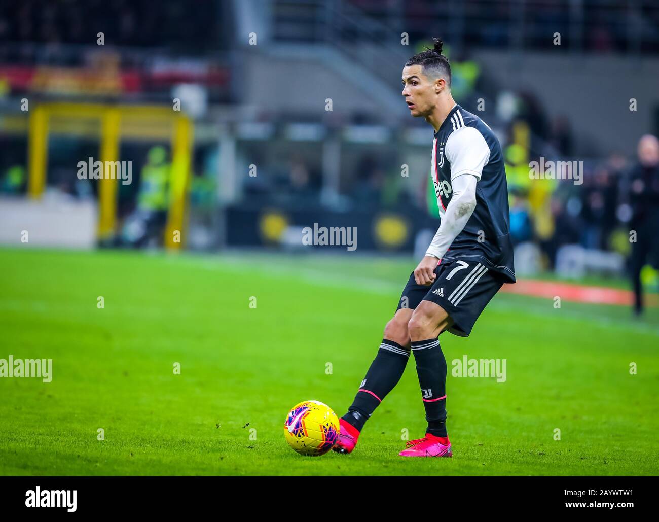 Cristiano ronaldo della juventus durante AC Milan vs Juventus FC, Milano, Italia, 13 Feb 2020, Campionato Italiano TIM Cup Calcio Foto Stock