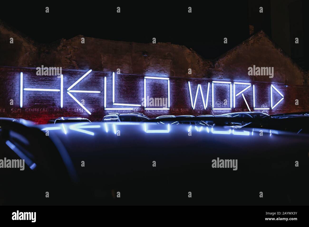 Cartello al neon illuminato Hello World Foto Stock