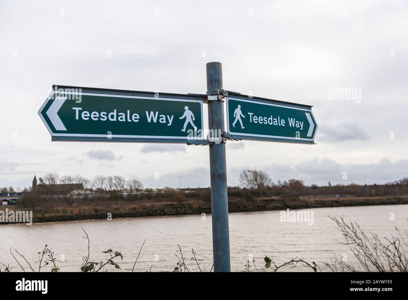 Un cartello direzionale per Teesdale Way a Middlesbrough Foto Stock