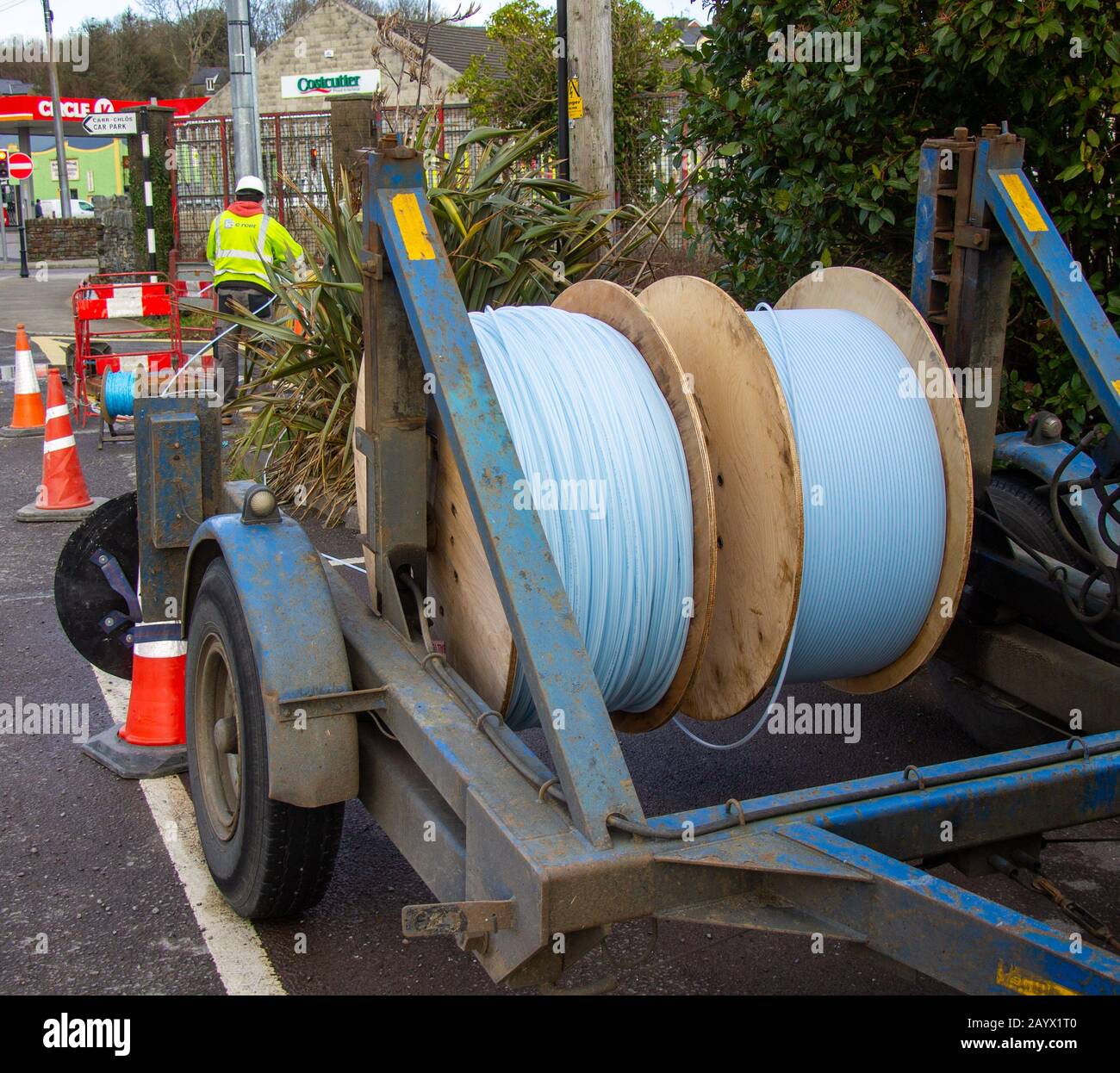 Cavo in fibra ottica installato nel sottosuolo a Skibbereen, West Cork, Irlanda. Foto Stock