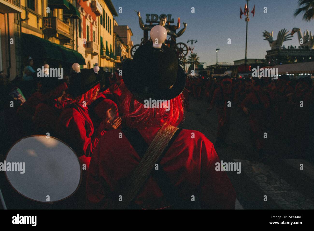 Viareggio,ITALY-FEB.15 2020: Parate galleggianti giganti nella strada del carnevale di viareggio durante la terza parata dell'edizione 2020 della più importante Foto Stock