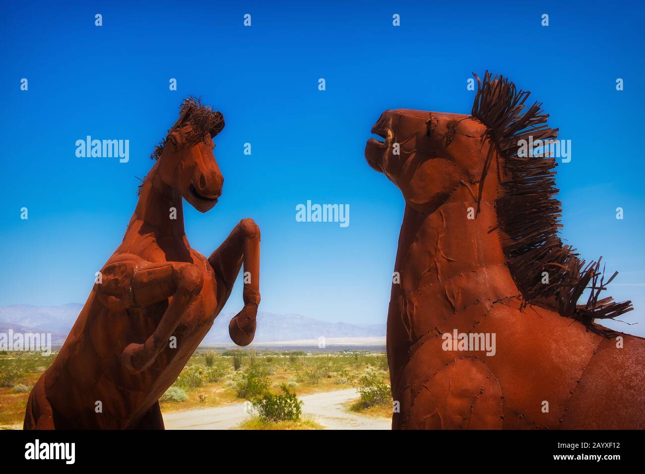 California, USA, marzo 2019, sculture di cavalli metallici dell'artista Ricardo Breceda nell'Anza-Borrego Desert state Park Foto Stock