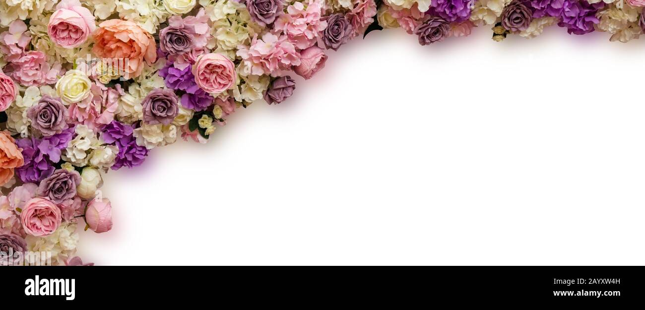 Modello con fiori. È possibile inserire il testo nello spazio libero. Foto Stock
