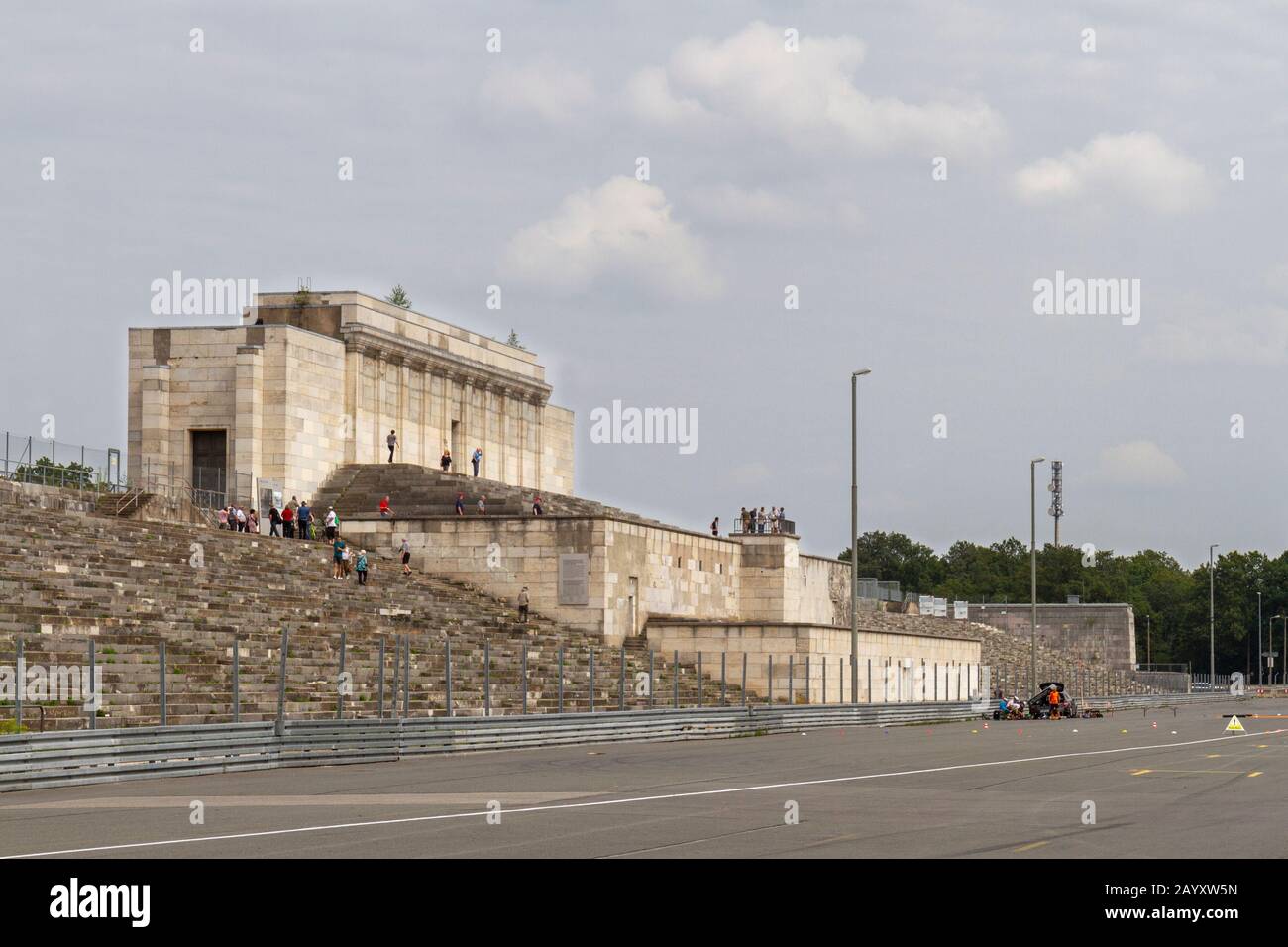 Vista generale della tribuna principale che si affaccia sul luogo dei rally nazisti, Norimberga, Germania. Foto Stock
