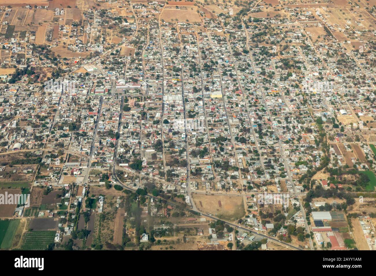 Zimatlán de Álvarez, Oaxaca, Messico - una veduta aerea di Zimatlán, una piccola città nelle valgie centrali di Oaxaca. Foto Stock