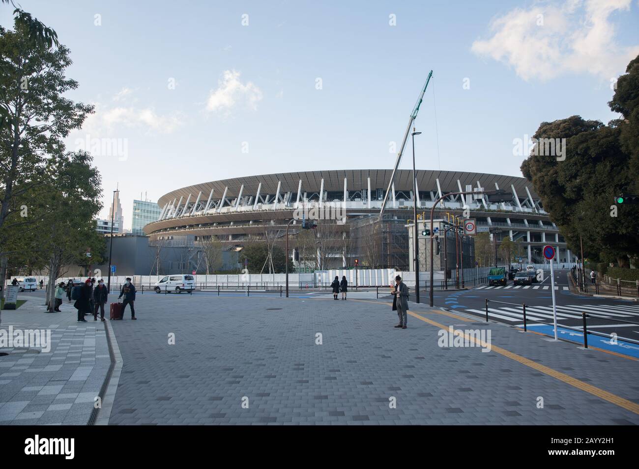 Vista del nuovo Stadio Nazionale di Kasumigaoka, Shinjuku, Tokyo, Giappone. Lo stadio sarà lo stadio principale per le cerimonie di apertura e chiusura e per gli eventi in pista e sul campo ai Giochi Olimpici estivi di Tokyo 2020 e ai Giochi Paralimpici. Foto Stock