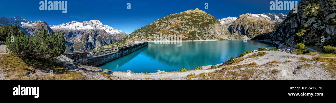 Gelmer lago vicino dal Grimselpass nelle Alpi svizzere, Gelmersee, Svizzera Oberland Bernese, Svizzera. Foto Stock