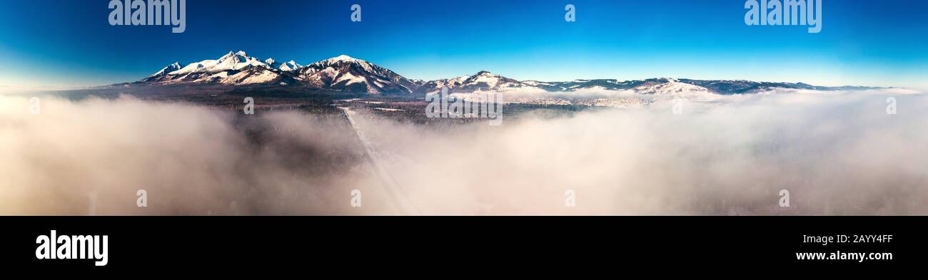 Alto panorama dei tatra in inverno, Slovacchia, Europa. Foto Stock