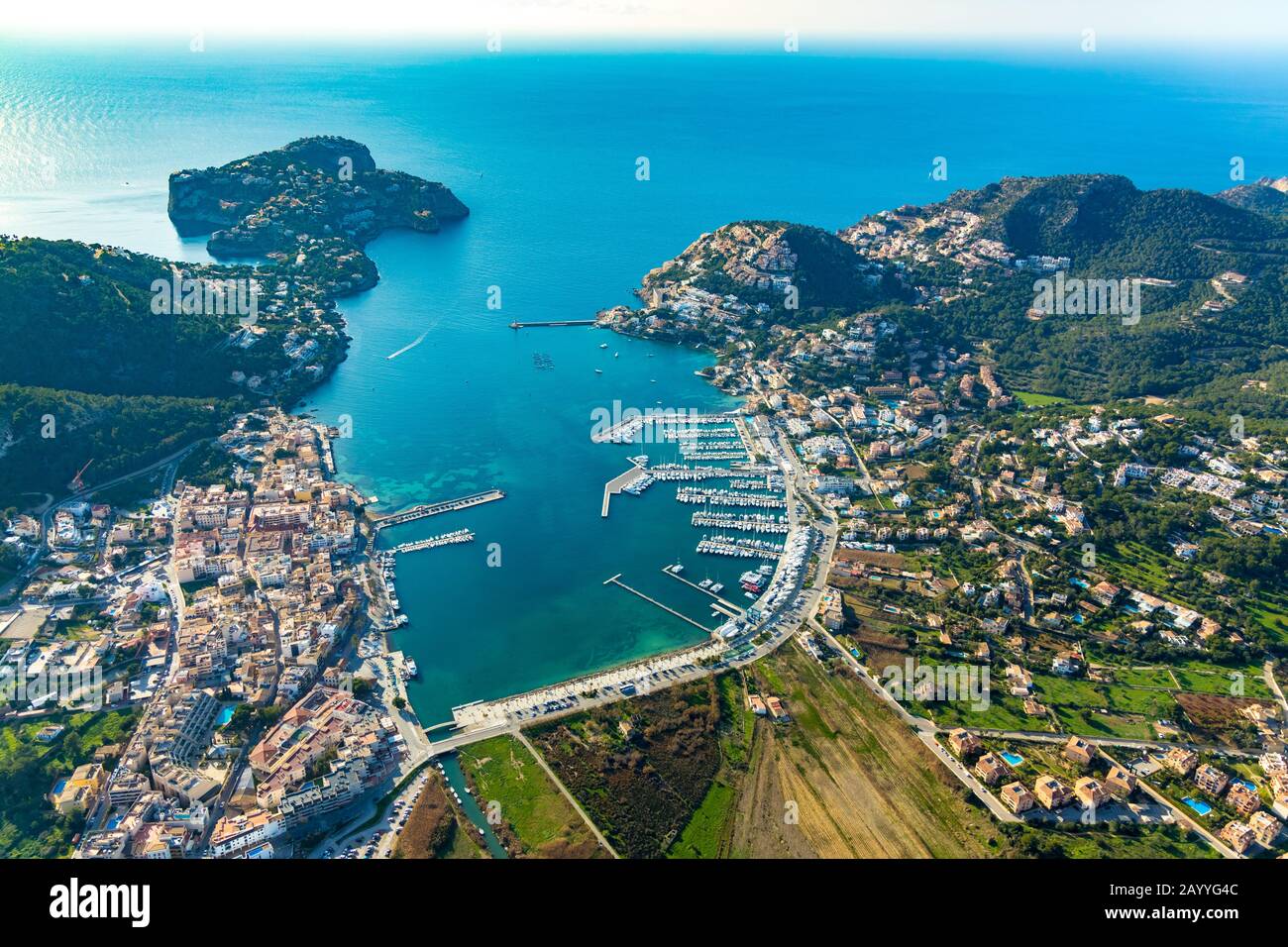 Vista aerea, Port Port d'Andratx, Port d'Andratx, Europa, Isole Baleari, Spagna, Maiorca, barche, ormeggio, gite in barca, molo, noleggio barche, ES, Espana Foto Stock