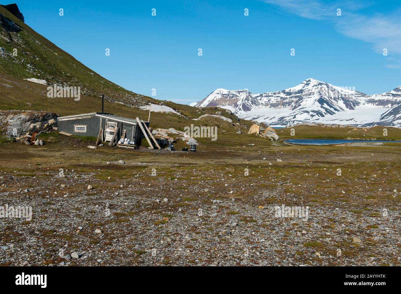 La vecchia cabina dei trappers a Gnålodden, nella Hornsund, a Svalbard, in Norvegia. Foto Stock