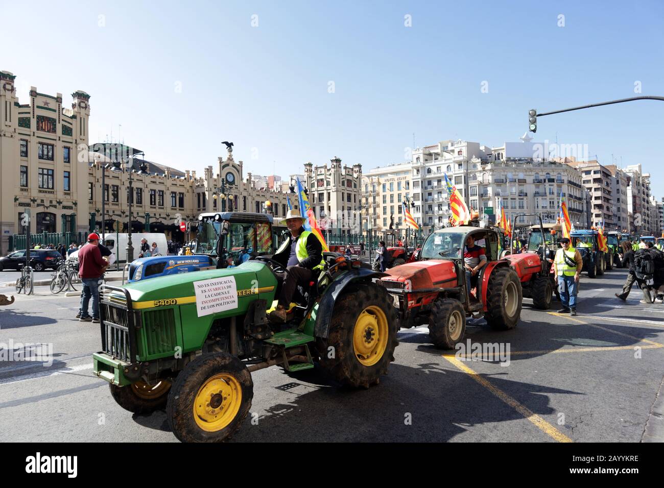 Febbraio 2020. Valencia, Spagna. Dimostrazione della gente del campo che ha attraversato la capitale valenciana con i loro trattori per mostrare le loro rivendicazioni Foto Stock