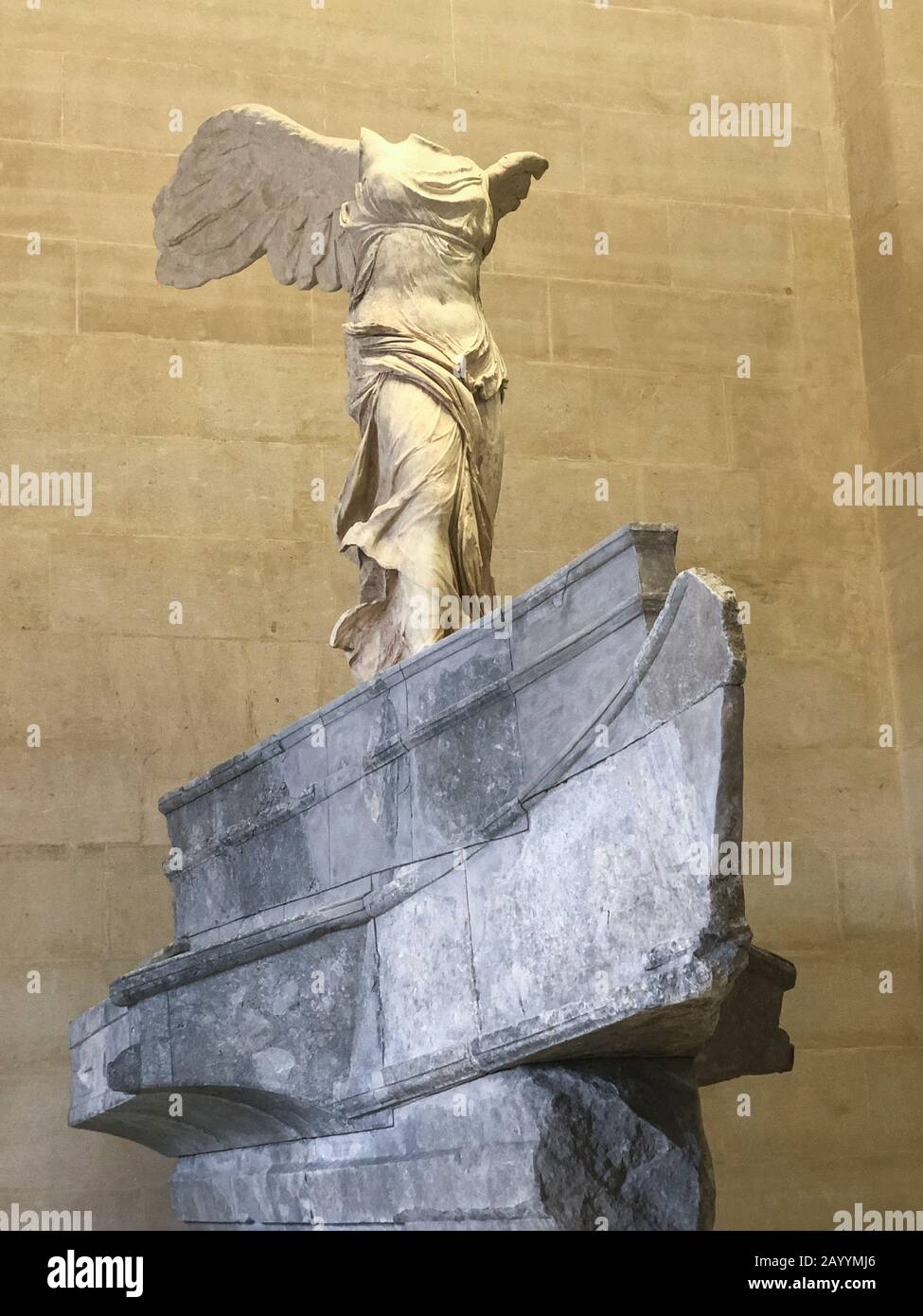 La Vittoria Alata di Samotracia, detta anche Nike di Samotracia, è una scultura in marmo ellenistica di Nike. Foto Stock
