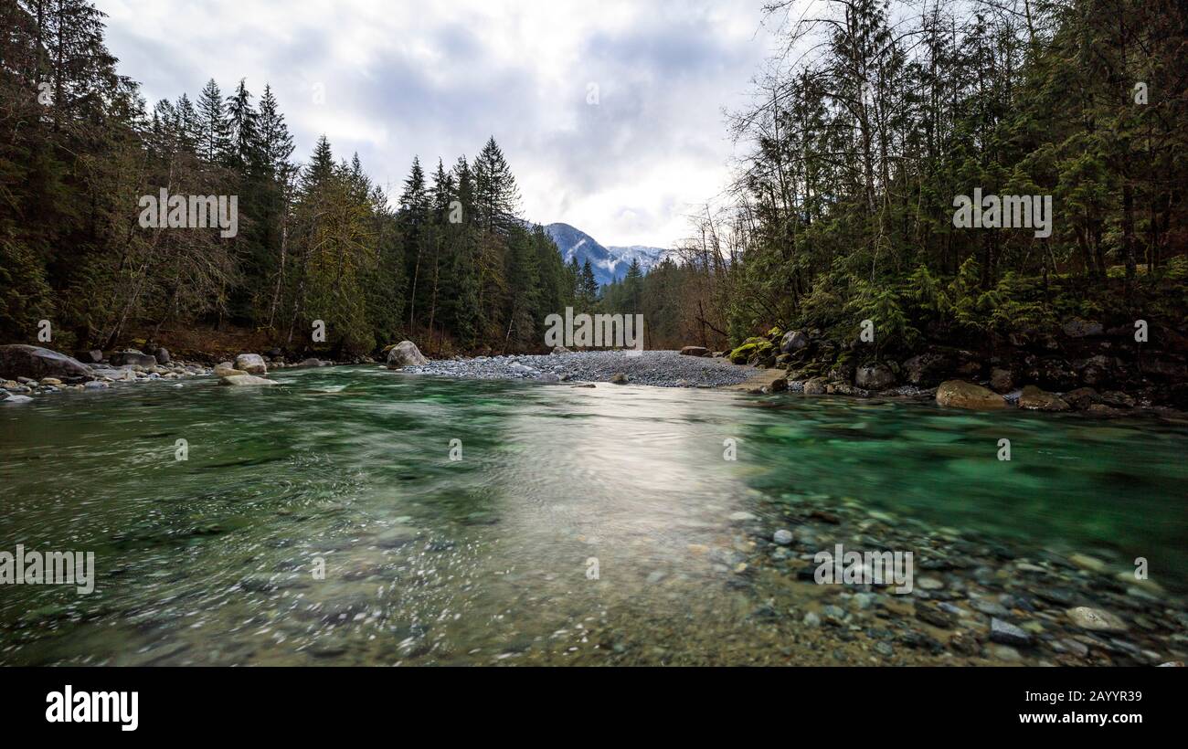 Bassa chiara insenatura lungo esposizione giorno invernale Foto Stock