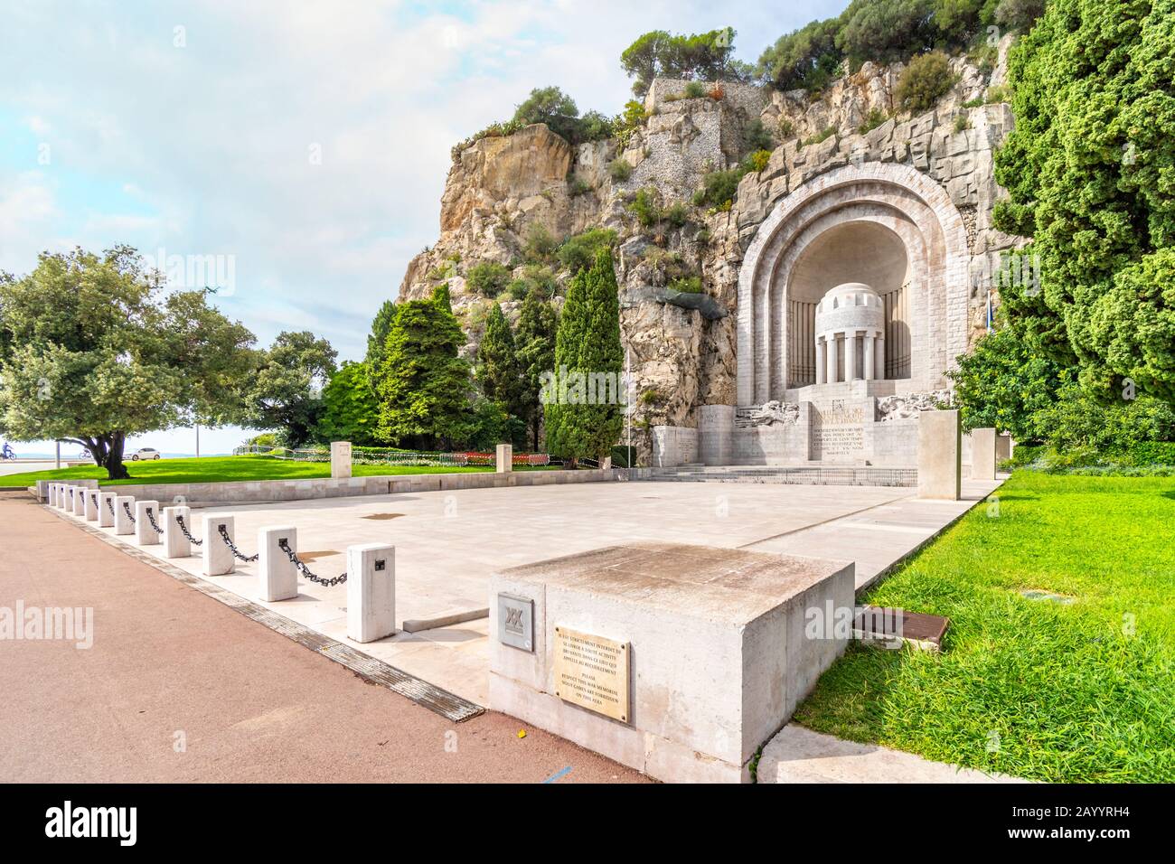 Il Monument Aux Morts, ai piedi della Collina del Castello è un memoriale di guerra dedicato ai cittadini di Nizza che sono morti nella guerra mondiale I. Foto Stock