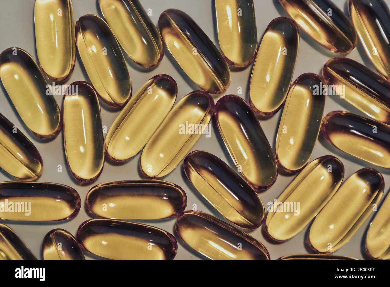 Omega-3 capsule vista dall'alto. Acidi grassi polinsaturi. Il concetto di uno stile di vita sano. Foto Stock