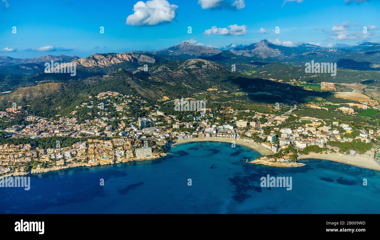 Vista aerea, Playa Peguera, spiaggia e complessi alberghieri, montagne Tramuntana, Paguera, Maiorca, Europa, Isole Baleari, Spagna, Calvià, ES, Espana, di Foto Stock