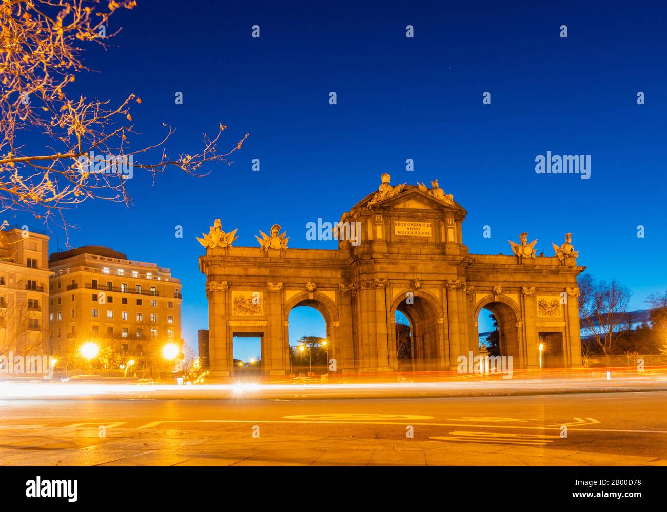 Puerta de Alcala all'alba. Madrid, Spagna Foto Stock