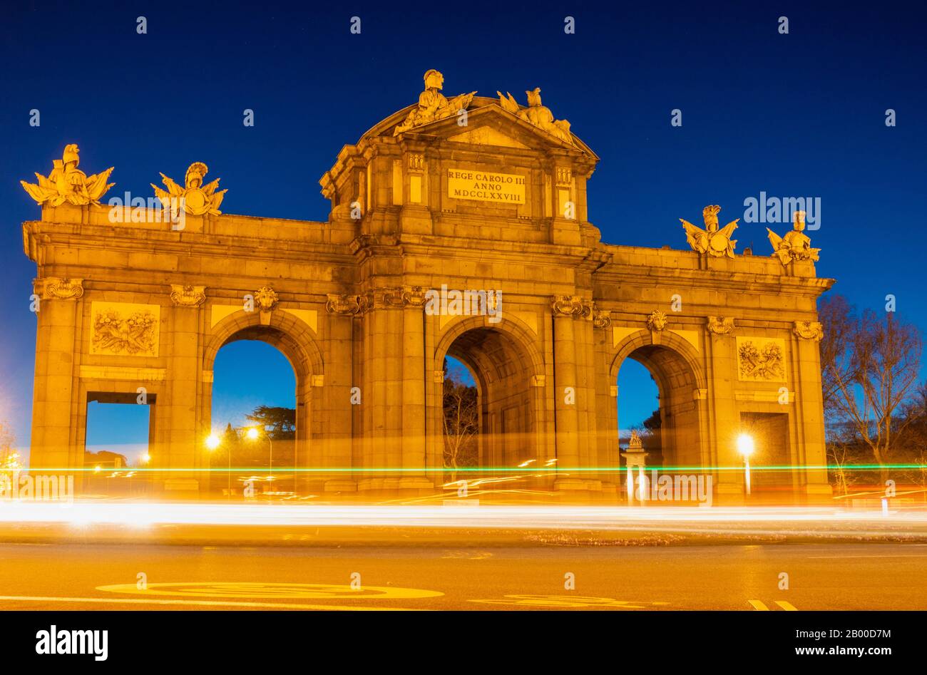 Puerta de Alcala all'alba. Madrid, Spagna Foto Stock