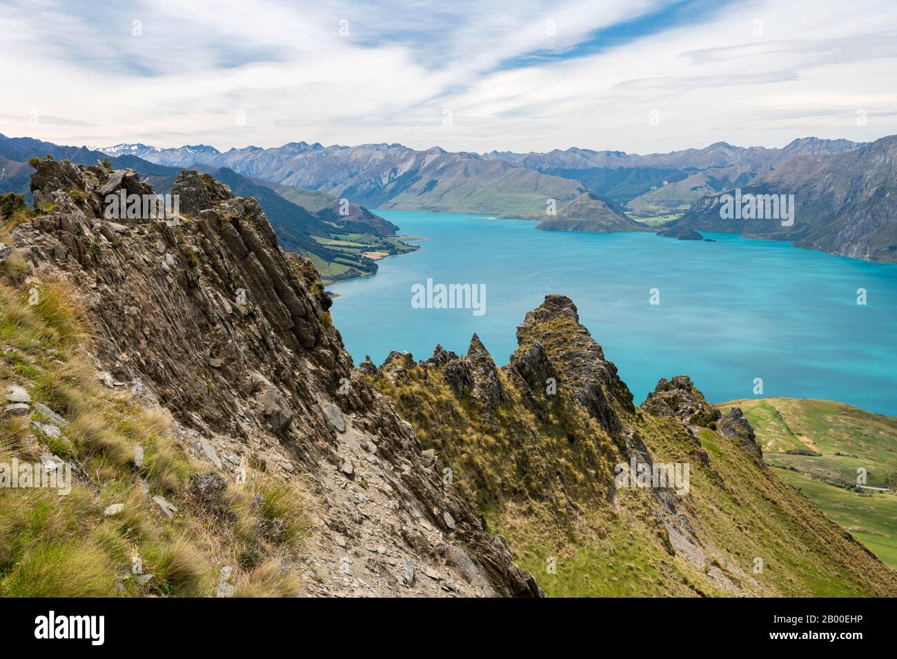 Lago Hawea e panorama di montagna, Istmo via picco, Otago, Isola del Sud, Nuova Zelanda Foto Stock