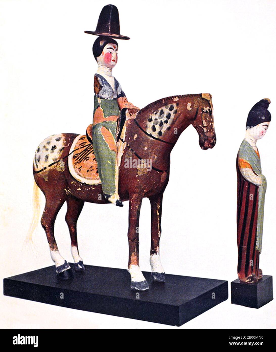 Cina: Statuine di argilla dal cimitero di Astana, Turfan, Xinjiang. Le tombe di Astana sono una serie di tombe sotterranee situate a 6 km dall'antica città di Gaochang, e a 42 km da Turpan, a Xinjiang, Cina. Le tombe furono utilizzate dagli abitanti di Gaochang, sia comuni che locali, per circa 600 anni dal 200 al 800 d.C. Foto Stock