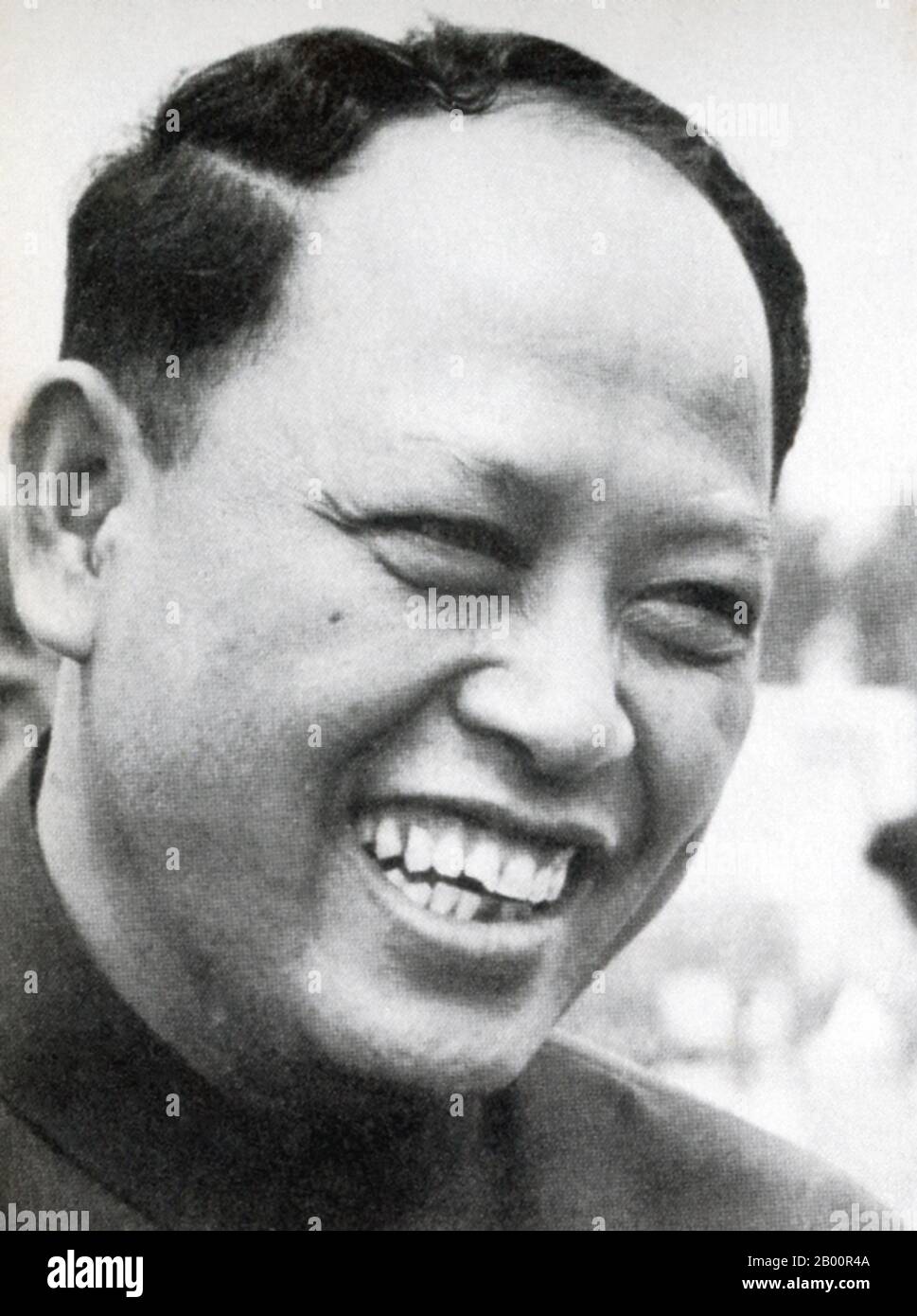 Cambogia: IEng Sary (1925-2013), Khmer Rouge 'Fratel No 3', con un superiore al di fuori di Phnom Penh durante il periodo democratico, 1975-79. IEng Sary (24 ottobre 1925 – 14 marzo 2013), è stato un . Dal 1975 al 1979 è stato vice primo ministro e ministro degli Esteri della Repubblica Democratica Kampuchea e ha ricoperto diverse posizioni di alto livello nei Khmer Rossi fino alla sua defezione nel 1996. È stato sposato con IEng Thirith, ex ministro degli Affari sociali Khmer Rossi. Foto Stock