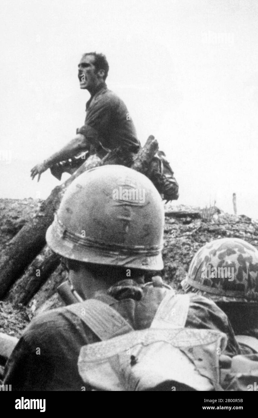 Cambogia: Sean Flynn, fotogiornalista statunitense creduto ucciso dai Khmer rossi nell'aprile 1970. Sean Flynn è arrivato in Vietnam del Sud nel gennaio 1966, come fotogiornalista freelance. Le sue foto furono presto pubblicate in tutto il mondo e fece un nome per se stesso come uno di quel gruppo di fotoreporter ad alto rischio che avrebbe fatto di tutto per ottenere le immagini migliori, anche andando in combattimento. Il 6 aprile 1970, mentre viaggiava in Cambogia in moto, Flynn e Dana Stone furono catturati dai guerillas Khmer Rouge in un blocco stradale sull'autostrada uno. Non furono mai più sentiti e probabilmente furono giustiziati. Foto Stock