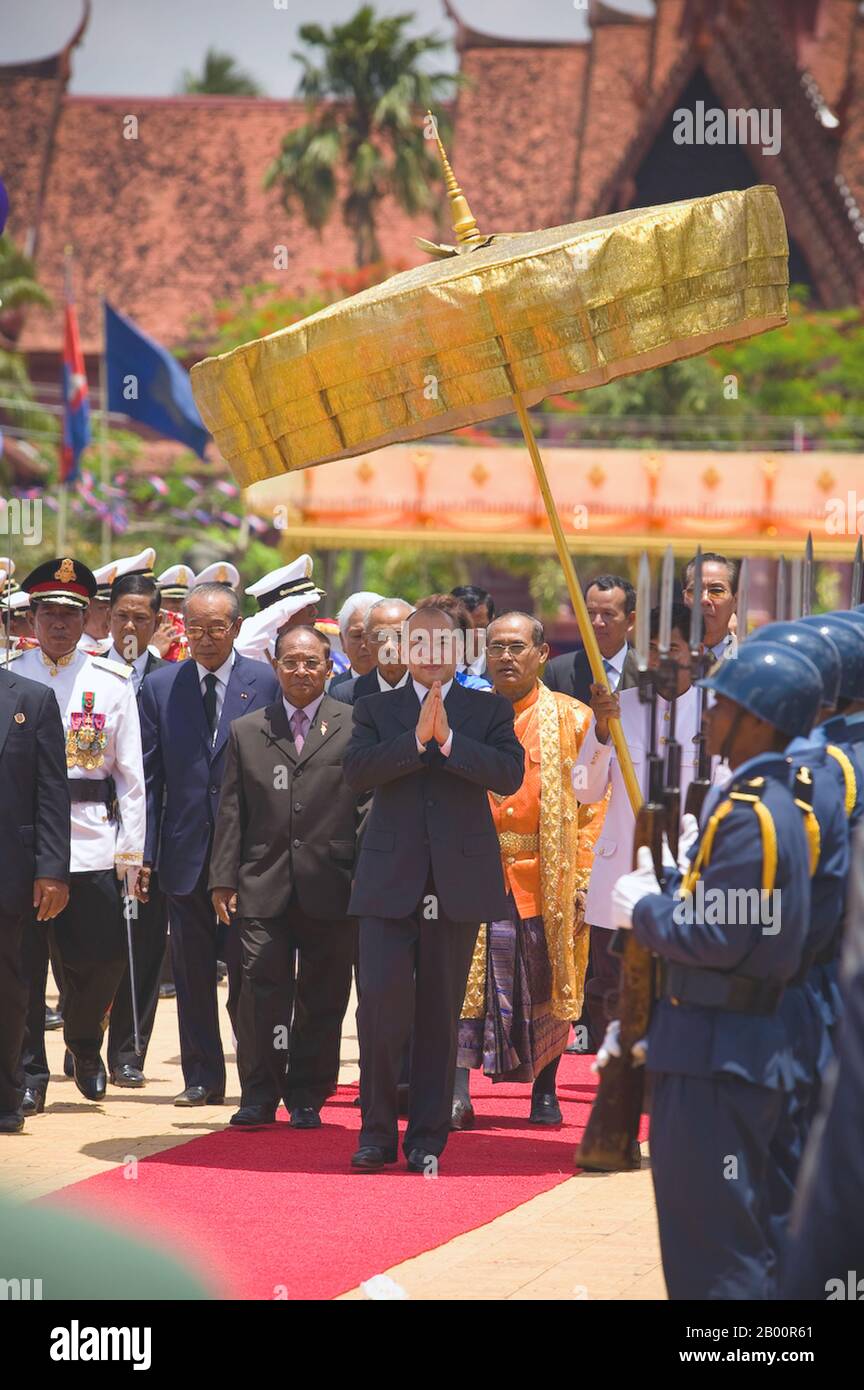 Cambogia: Sua Maestà; Re Norodom Sihamoni (1953-). Sua Maestà, re Norodom Sihamoni del Regno di Cambogia alla cerimonia reale di aratura a Phnom Penh, 12 maggio 2008. Foto di Jeff D Kennel (licenza CC BY-SA 3.0). Foto Stock