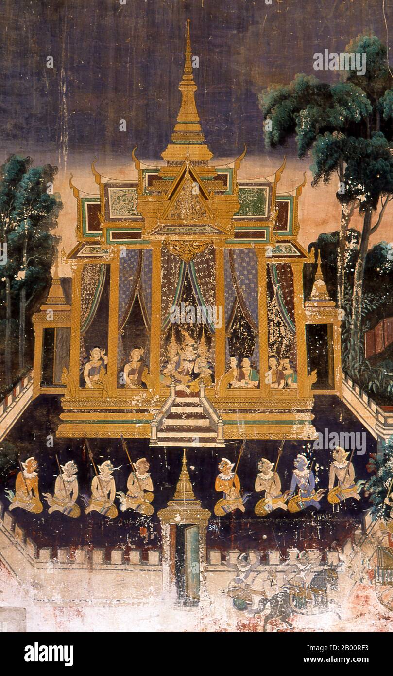 Cambogia: Gli affreschi Reamker (Ramayana) nella galleria che circonda la Pagoda d'Argento, Palazzo reale e Pagoda d'Argento, Phnom Penh. Il Ramayana ('Romance of Rama' in Sanscrito) è una storia antica come il tempo e - almeno nel subcontinente indiano e in gran parte del sud-est asiatico - di una popolarità senza pari. Più di duemila trecento anni fa lo studioso-poeta Valmiki si sedette per scrivere il suo epico definitivo di amore e guerra. Nella sua forma attuale, la versione sanscrita consiste di circa 24,000 coppie divise in sette libri. Il Reamker è la versione Khmer di questo epico. Foto Stock