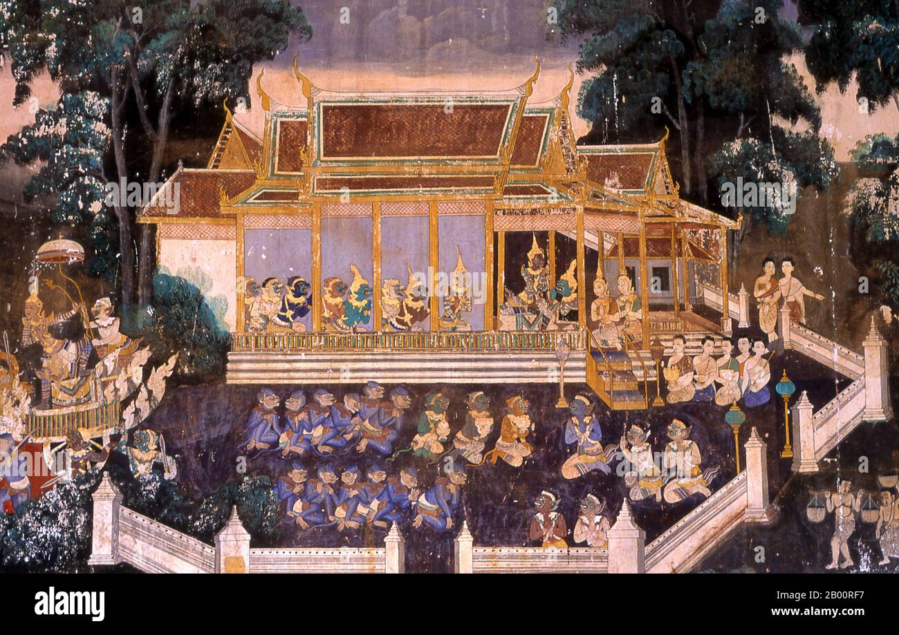 Cambogia: Gli affreschi Reamker (Ramayana) nella galleria che circonda la Pagoda d'Argento, Palazzo reale e Pagoda d'Argento, Phnom Penh. Il Ramayana ('Romance of Rama' in Sanscrito) è una storia antica come il tempo e - almeno nel subcontinente indiano e in gran parte del sud-est asiatico - di una popolarità senza pari. Più di duemila trecento anni fa lo studioso-poeta Valmiki si sedette per scrivere il suo epico definitivo di amore e guerra. Nella sua forma attuale, la versione sanscrita consiste di circa 24,000 coppie divise in sette libri. Il Reamker è la versione Khmer di questo epico. Foto Stock