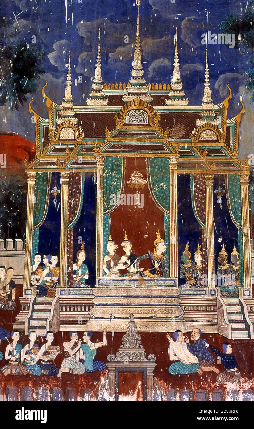 Cambogia: Gli affreschi Reamker (Ramayana) nella galleria che circonda la Pagoda d'Argento, Palazzo reale e Pagoda d'Argento, Phnom Penh. Il Ramayana ('Romance of Rama' in Sanscrito) è una storia antica come il tempo e - almeno nel subcontinente indiano e in gran parte del sud-est asiatico - di una popolarità senza pari. Più di duemila trecento anni fa lo studioso-poeta Valmiki si sedette per scrivere il suo epico definitivo di amore e guerra. Nella sua forma attuale, la versione sanscrita consiste di circa 24,000 coppie divise in sette libri. Il Reamker è la versione Khmer di questo epico. Foto Stock