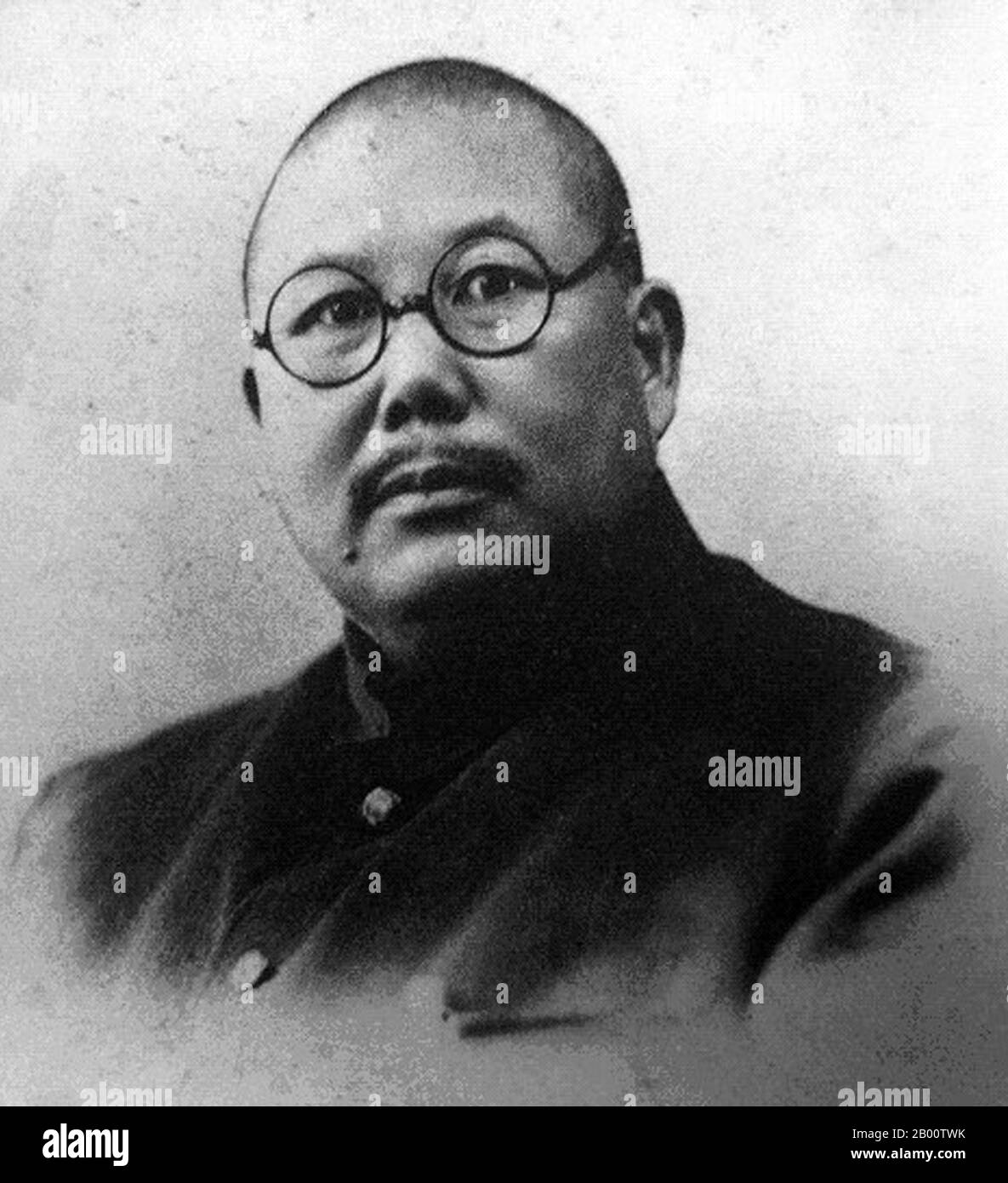Cina: Il generale musulmano cinese ma Fuxiang (1876-1932). Ma Fuxiang , un musulmano di Hui, è nato a Linxia, Gansu, in Cina. Fu nominato governatore militare di Xining, e poi di Altay, in Qing Times. Dopo la fondazione della repubblica, ha ricoperto un gran numero di cariche militari nella regione nordoccidentale. Fu governatore di Qinghai nel 1912, Ningxia dal 1912 al 1920 e Suiyuan dal 1920 al 1925. Dopo essersi rivolto a Chiang Kai-shek nel 1928, è stato eletto presidente del governo di Anhui nel 1930. Fu eletto membro della Commissione del Governo Nazionale, e poi nominato sindaco di Qingdao. Foto Stock
