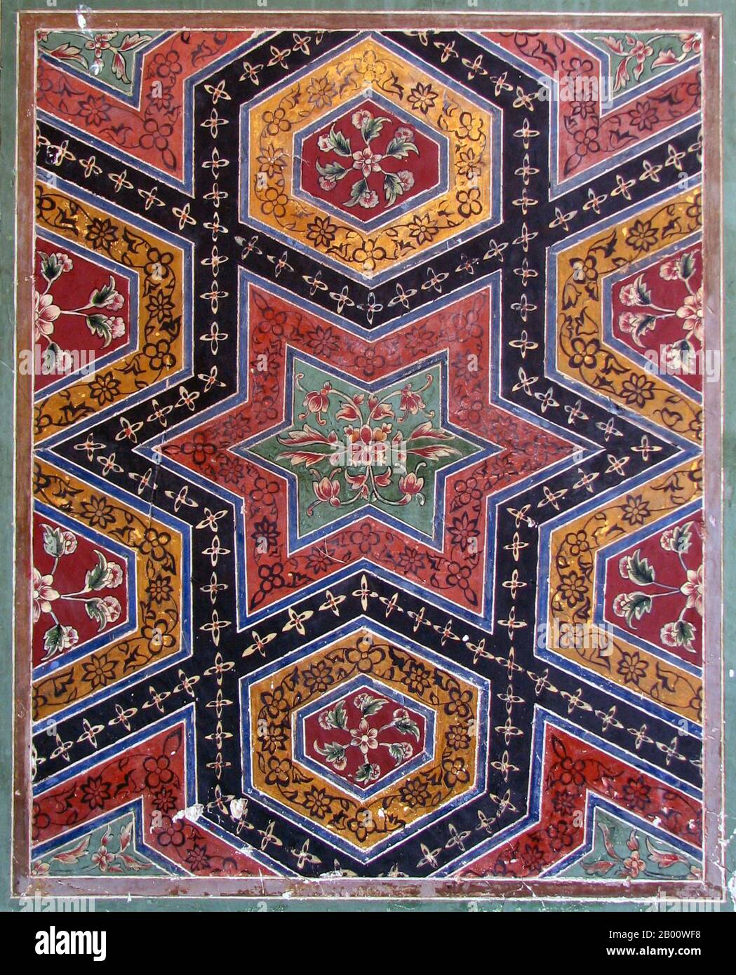 Pakistan: Arabesque, Moschea di Wazir Khan, Lahore. Foto di Atif Gulzar (licenza CC BY-SA 3.0). La Moschea di Wazir Khan (Masjid Wazir Khan) a Lahore, Pakistan, è celebrata per la sua vasta opera di piastrelle di faience. E' stato descritto come 'un posto di bellezza sulla guancia di Lahore'. Fu costruito in sette anni, a partire dal 1634-1635, durante il regno dell'imperatore Mughal Shah Jahan. Fu costruito da Shaikh ILM-ud-din Ansari, un nativo di Chiniot, che divenne medico di corte di Shah Jahan e, più tardi, governatore di Lahore. Era comunemente conosciuto come Wazir Khan. Foto Stock