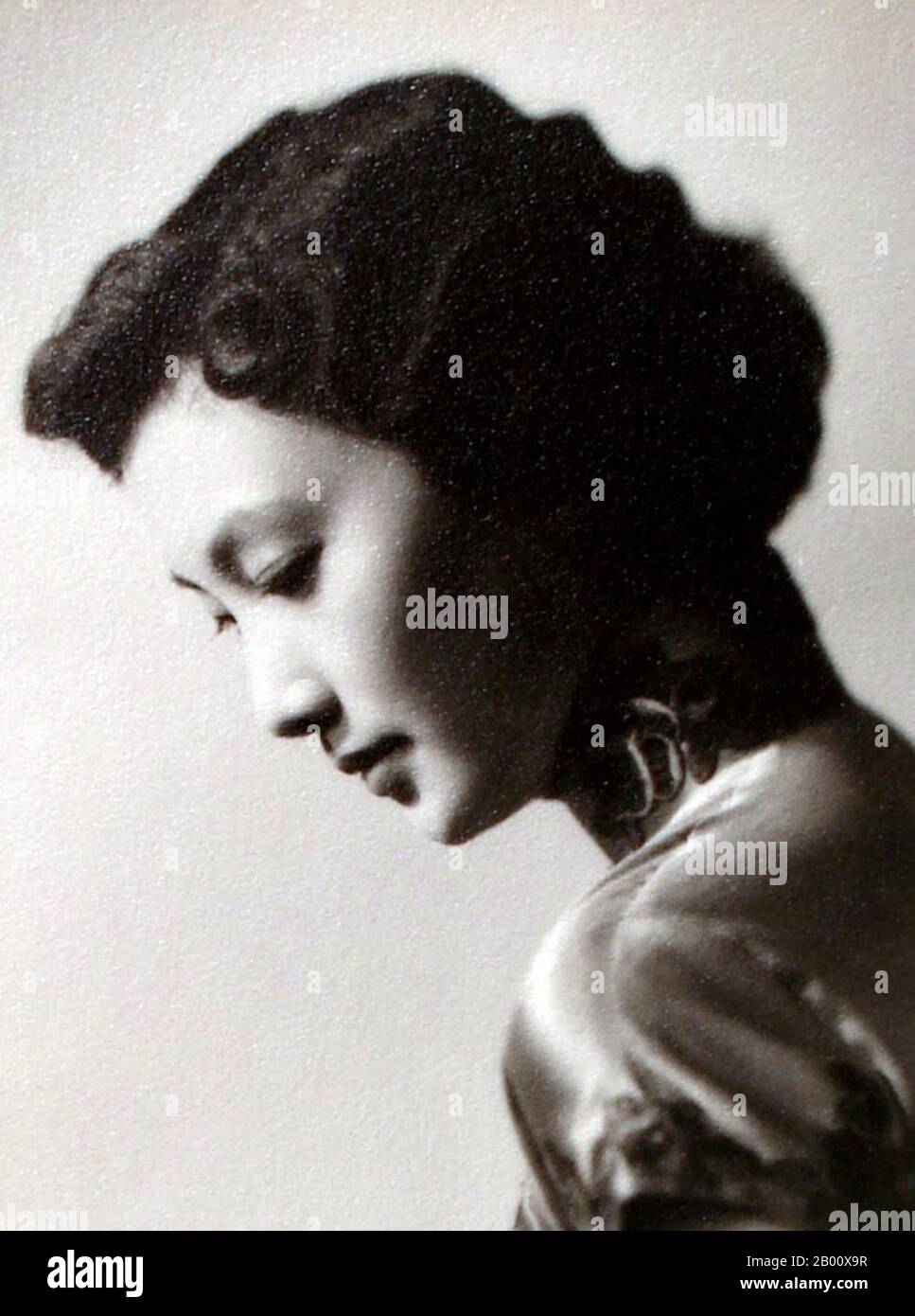 Cina: Xia Meng/HSIA Moon, 'Great Wall Crown Princess' dell'industria cinematografica di Hong Kong, negli anni '50. Xia Meng, nota anche come HSIA Moon o Miranda Yang; Yang Meng, nato il 16 febbraio 1932 a Shanghai, Cina) è una attrice e produttore cinematografico di Hong Kong. Era la figura chiave della scena cinematografica Mandarin dell'ala sinistra di Hong Kong. Foto Stock